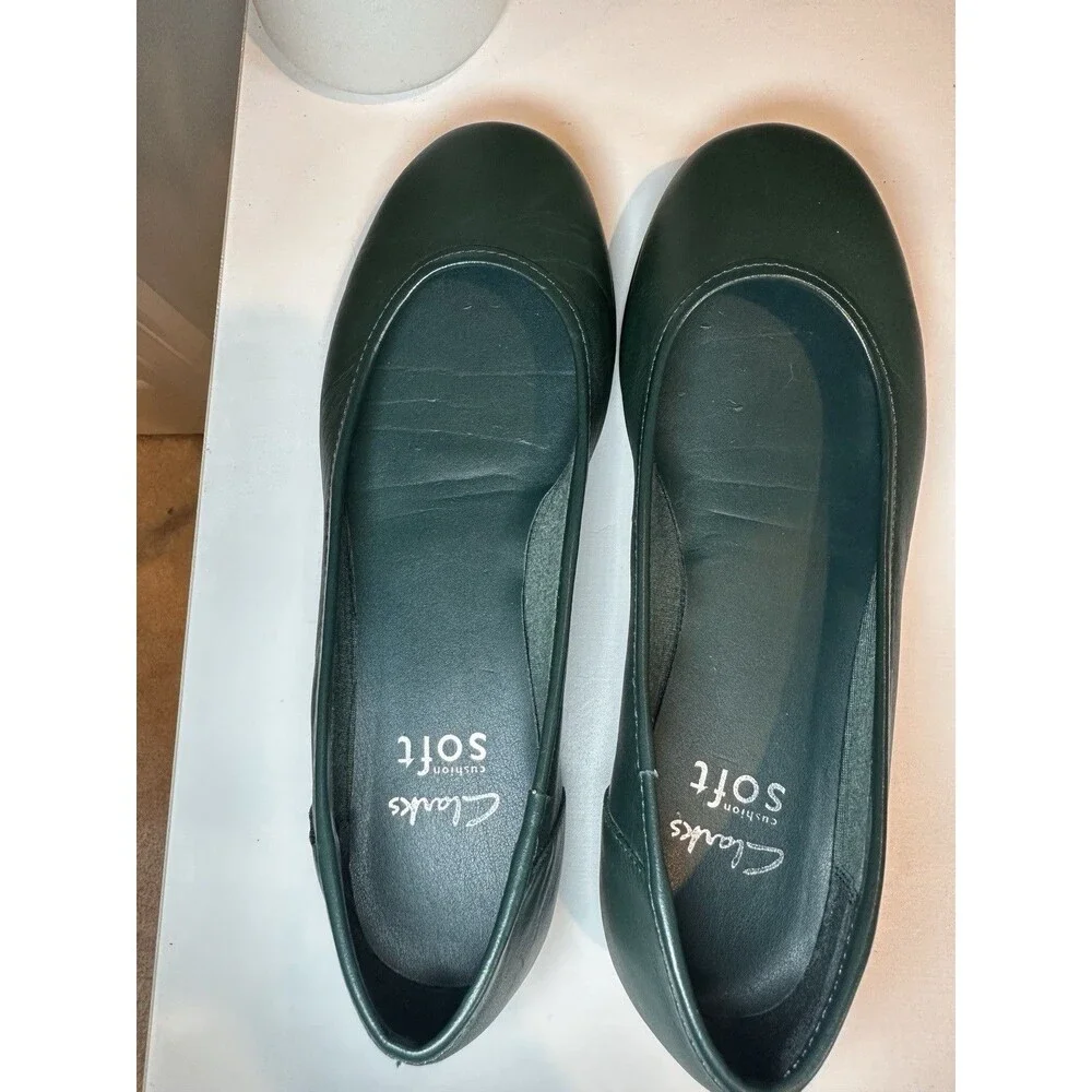 Clarks Dark Green Leather Cushion Soft Ballet Flats Slip On Shoes Womens Size 4